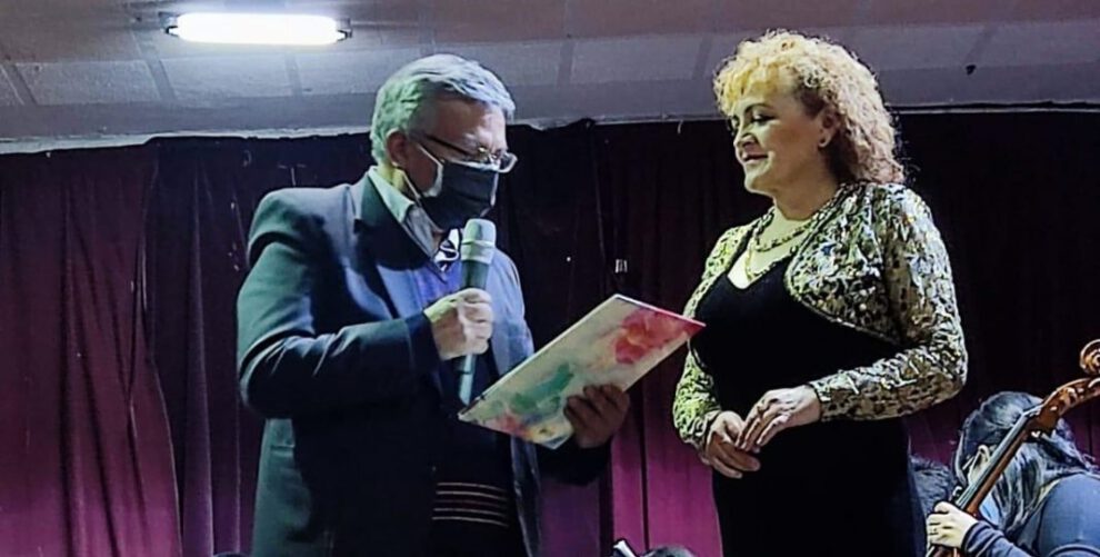 Nedda Mackay homenaje Fundación de Oruro