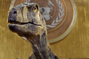 Crisis climática global protagonizada por un dinosaurio en video de la ONU
