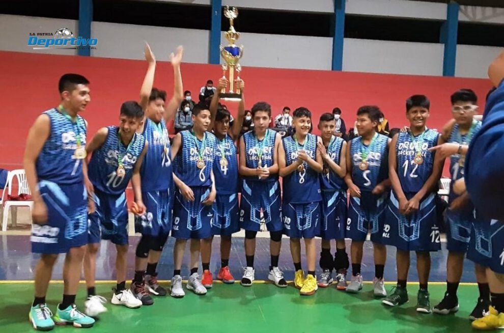 Oruro campeón nacional baloncesto U-15 con el trofeo