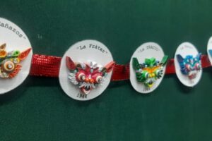 Exposición Corazón de Botón con obras de arte en técnica de filigrana de papel