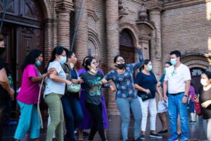 Mujeres Creando causan alboroto en misa en la Catedral de Santa Cruz