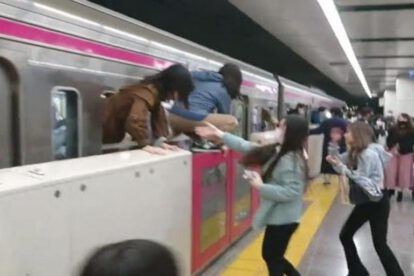 Ataque con cuchillo en tren de Tokio