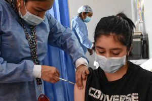 Vacunas de la tercera dosis en Bolivia