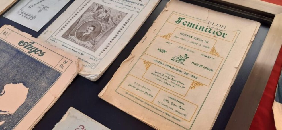 Revistas históricas de Oruro en la Feria del Desempolvado