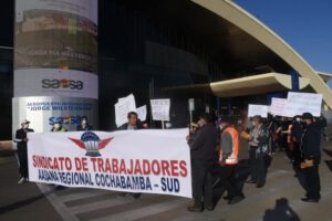 Protesta de trabajadores de Aasana por falta de pago de sueldos adeudados