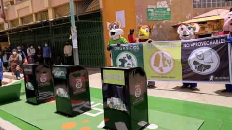 Instalan primer sistema de contenedores soterrados en Oruro
