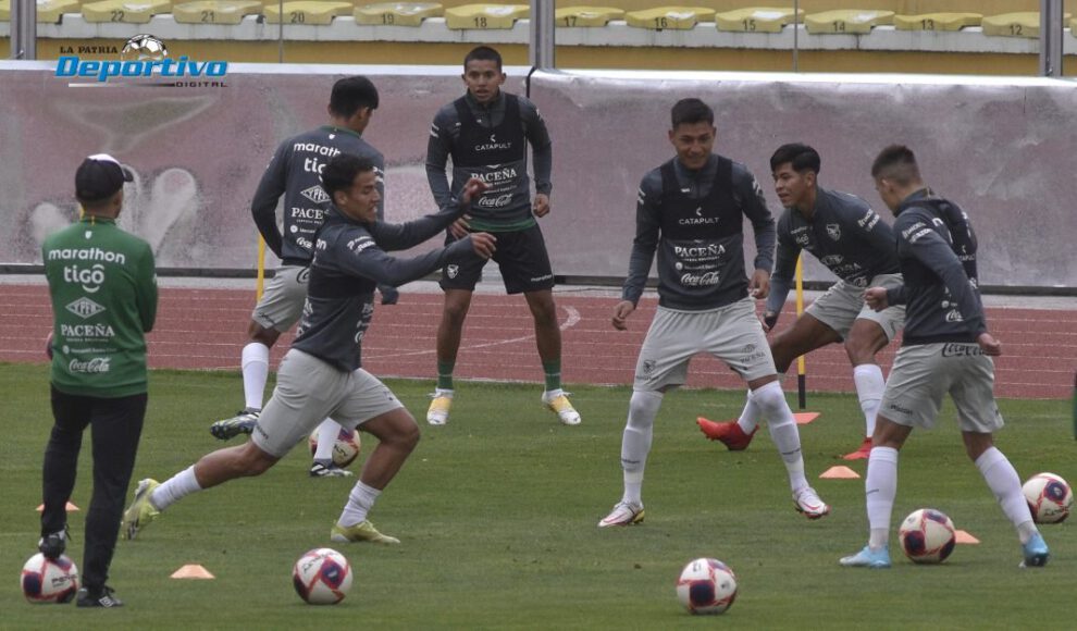 Selección boliviana entrenando en La Paz bajo las órdenes de Pablo Escobar