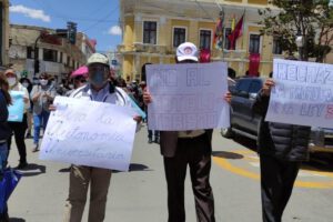 Trabajadores de la UTO en la movilización por la Ley 342 y Autonomía Universitaria