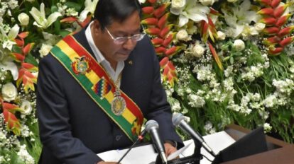 Informe de gestión de Arce en medio de gritos y pitazos