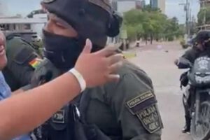 Policía provoca y actúa con violencia en protestas