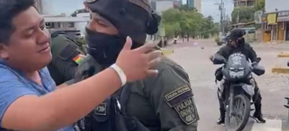 Policía provoca y actúa con violencia en protestas