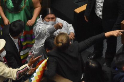 Informe de Arce en medio de gritos y enfrentamientos