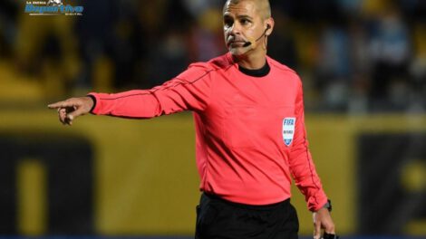 Eber Aquino dirigirá el partido entre Perú y Bolivia