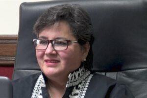 La ministra de Trabajo, Verónica Navia informó de la suspensión del segundo aguinaldo