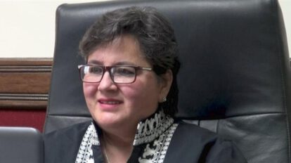La ministra de Trabajo, Verónica Navia informó de la suspensión del segundo aguinaldo
