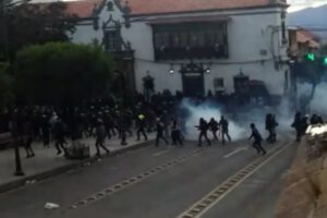 Enfrentamientos en Potosí durante el aniversario