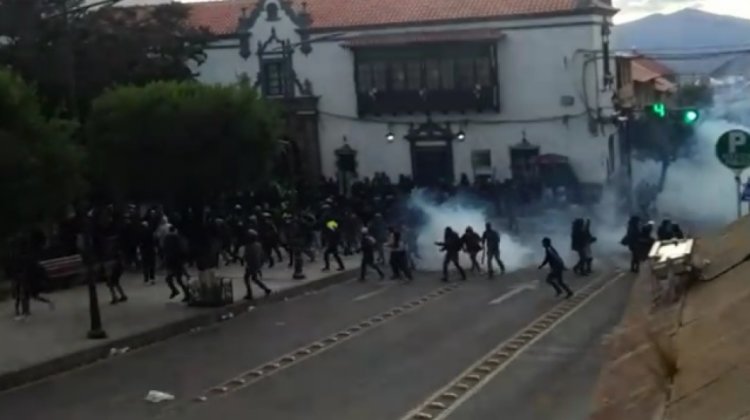 Enfrentamientos en Potosí durante el aniversario