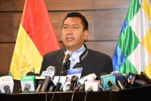 Presidente de Diputados Freddy Mamani discute sobre Ley 1386