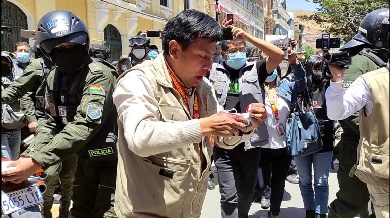 Agresiones de la Policía hacia el STPO en Oruro