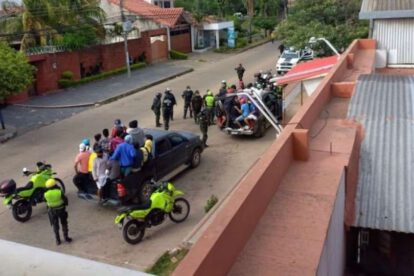 Investigación de vehículos Dircabi en bloqueos de Santa Cruz