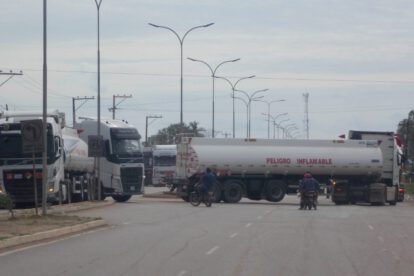 Cisternas paradas en Santa Cruz debido a bloqueo cívico