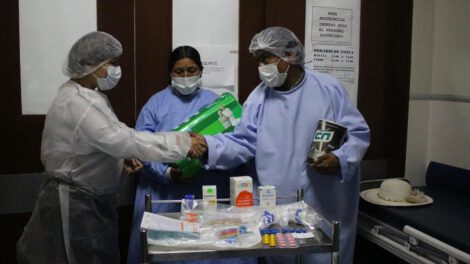 Lotería dona medicamentos a Rubén Canaviri en terapia intensiva