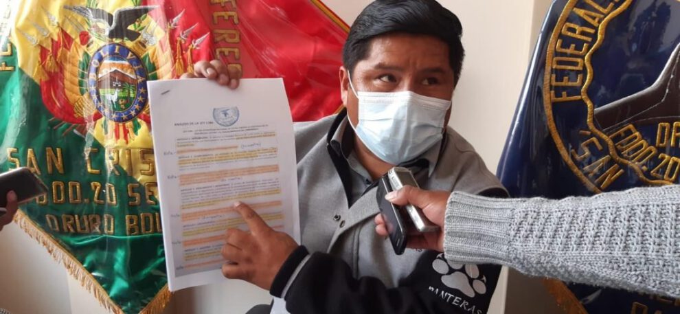 Chóferes de Oruro dan 24 horas al Gobierno para abrogar la Ley 1386
