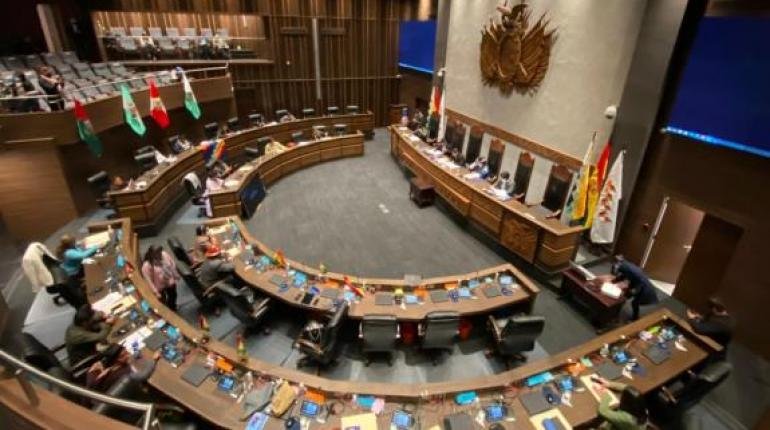 Sesión en el Senado para abrogar Ley 1386