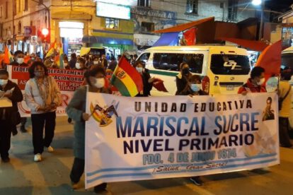 Magisterio urbano de Oruro marcha contra la Ley 1386