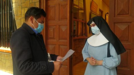 DIO entrega donativo al asilo
