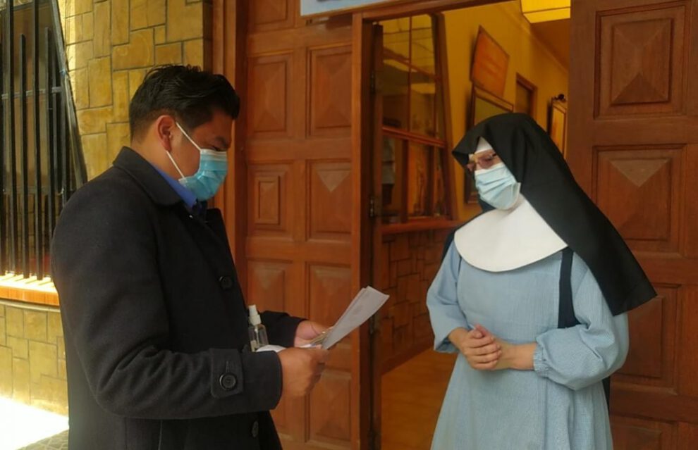 DIO entrega donativo al asilo