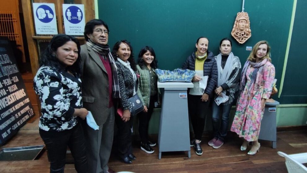 Exposición de arte en cerámica en la Casa de Cultural Simón I. Patiño