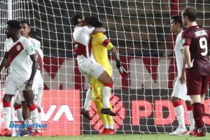Eliminatorias Sudamericanas: Perú y Ecuador sacan ventaja de visita