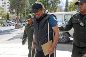 Jhasmani Torrico se dirige a una clínica privada