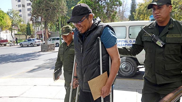 Jhasmani Torrico se dirige a una clínica privada