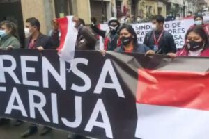 Marcha de trabajadores de la prensa en defensa de la libre expresión