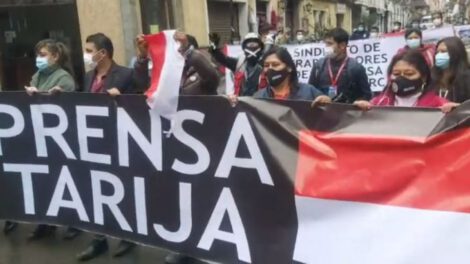 Marcha de trabajadores de la prensa en defensa de la libre expresión
