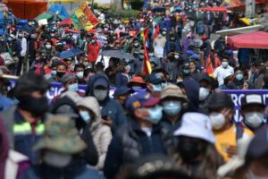 Gremialistas afines al MAS realizan una marcha en defensa del derecho al trabajo