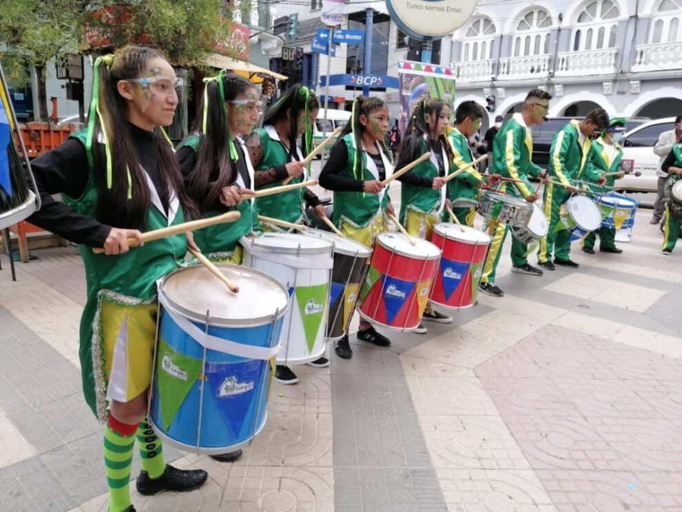 Jóvenes de la Batucada Estrella en el III Festival Internacional de Arte
