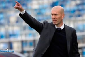 Zinedine Zidane es tentado por el PSG