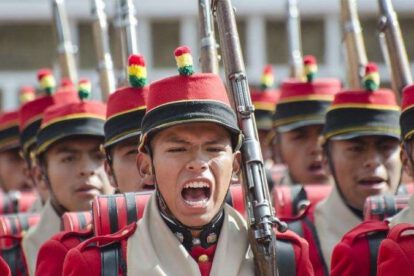 Colorados entonan a todo pulmón el Himno Nacional
