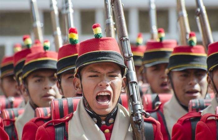 Colorados entonan a todo pulmón el Himno Nacional