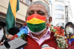 Ultraje a símbolos patrios en la Marcha de la Paceñidad