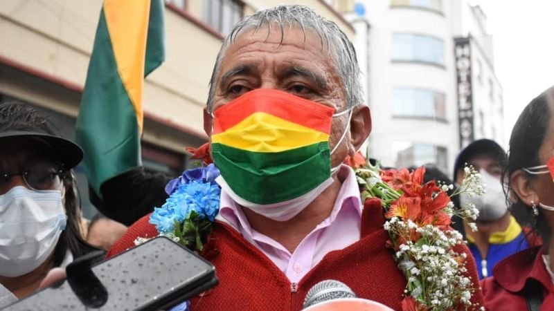 Ultraje a símbolos patrios en la Marcha de la Paceñidad