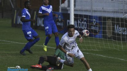 San José vs Real Santa Cruz en el campeonato de fútbol boliviano