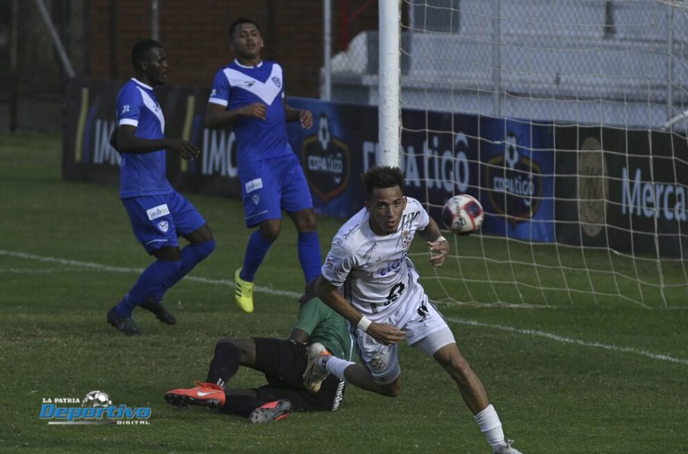San José vs Real Santa Cruz en el campeonato de fútbol boliviano