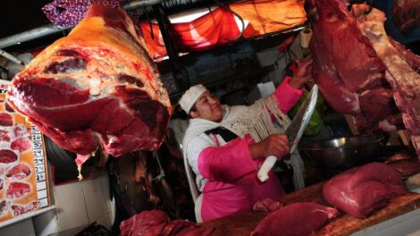 Ministro Huanca no ve motivo para subir el precio de la carne de res