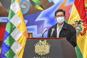 Prohibición de viajes de promoción por el Ministro de Educación, Edgar Pary