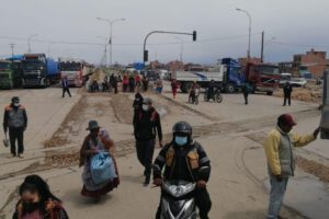Bloqueos en Oruro por transporte exigiendo destitución de funcionarios