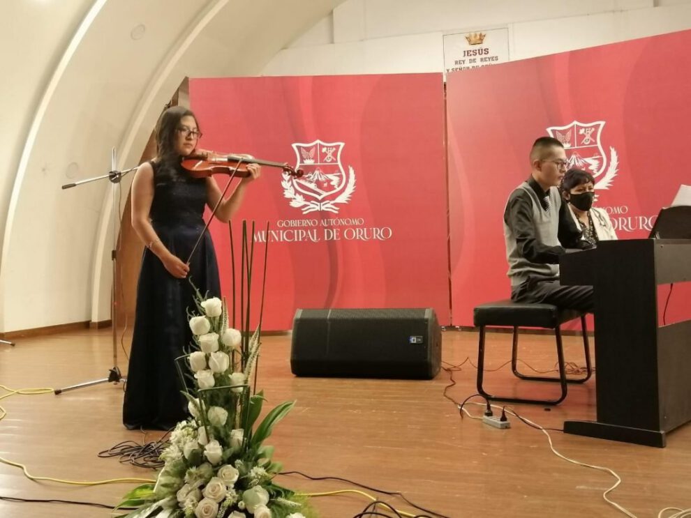 Gabriela Maín brilla en recital de violín